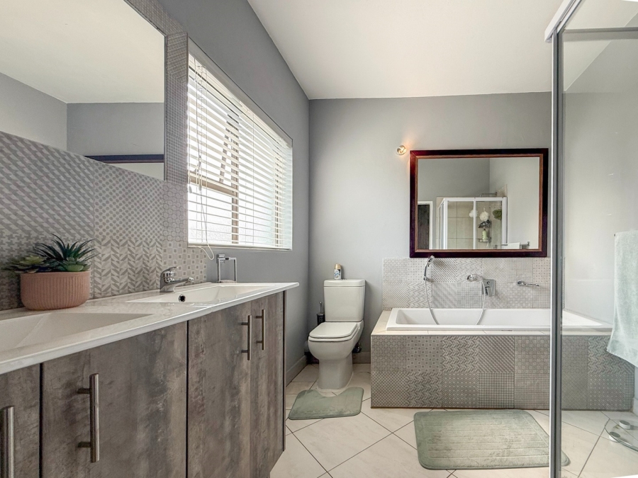 7 Bedroom Property for Sale in Melodie North West